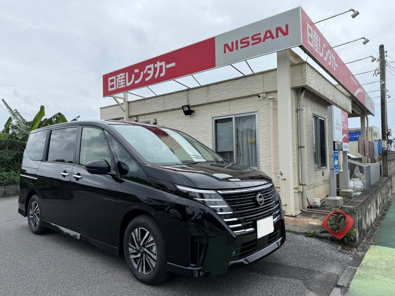宮古島３回目のレンタカー。日産セレナ。社内で着替えられるし、荷物も十分載せられる。