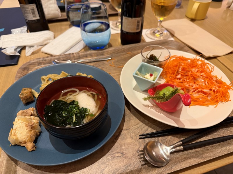 アジュールのバイキング風景。色々なものが取れるのが良い。瓶ビールあります。
