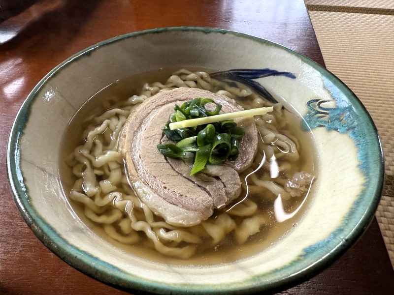 にいまそばさん。ちぢれ麺でコシがあってうまい。
