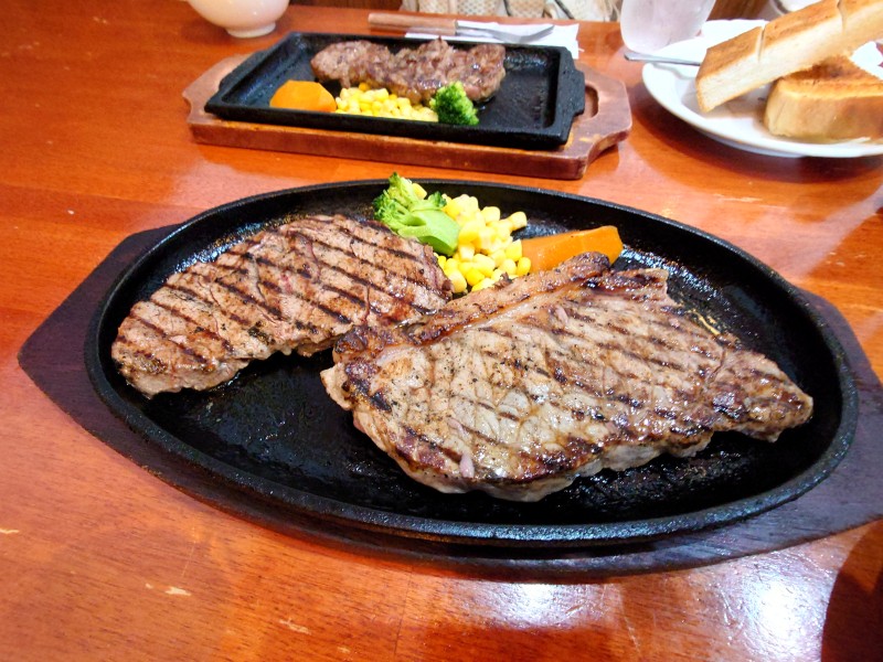 ステーキハウス・ビックリ大将では、コスパのバランスが良いお肉が美味しくいただけます。